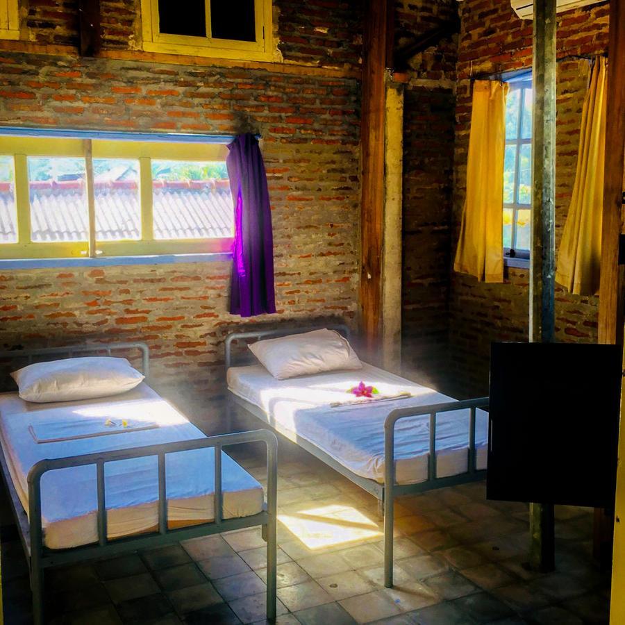 Gili La Boheme Sister Hostel กีลีตราวางัน ภายนอก รูปภาพ