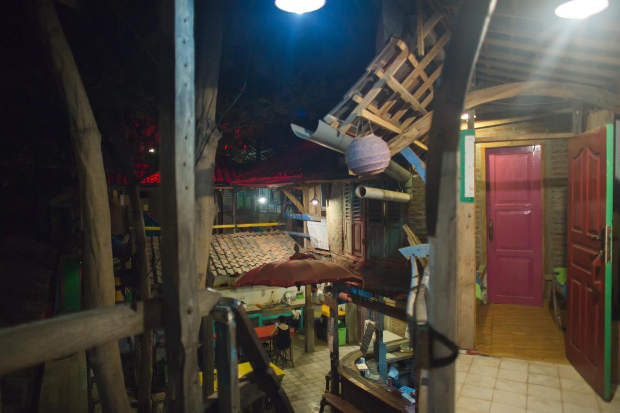 Gili La Boheme Sister Hostel กีลีตราวางัน ภายนอก รูปภาพ